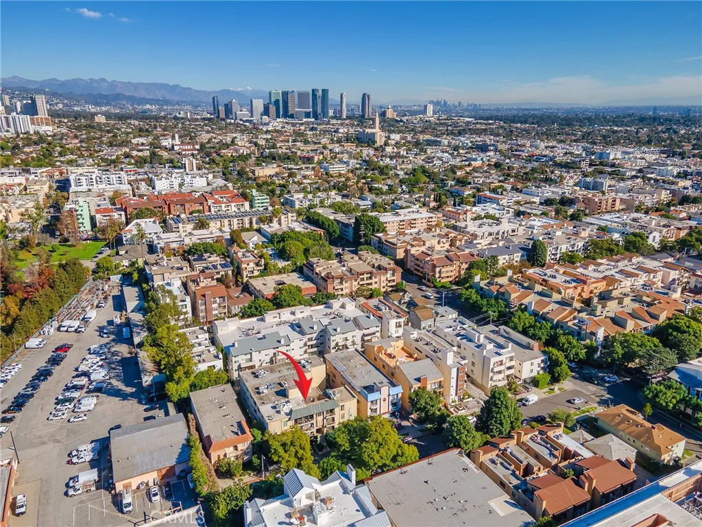 1410 S Bentley Avenue 103, Westwood Century City, California 90025 home-pic-40