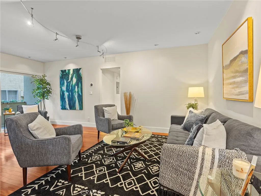 1410 S Bentley Avenue 103, Westwood Century City, California 90025 home-pic-18
