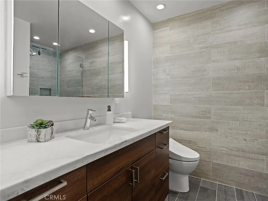 1410 S Bentley Avenue 103, Westwood Century City, California 90025 home-pic-24