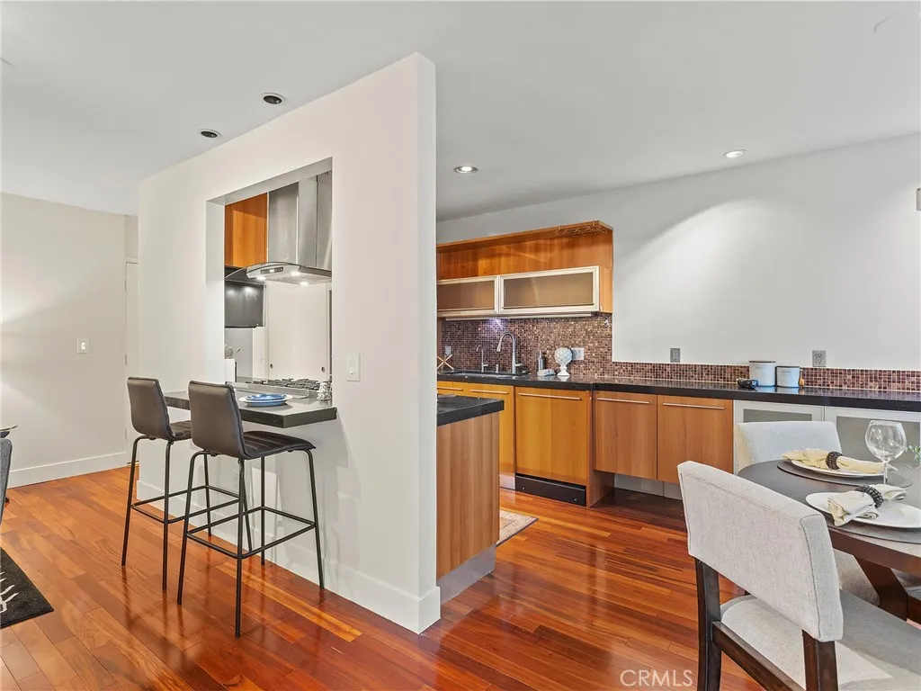 1410 S Bentley Avenue 103, Westwood Century City, California 90025 home-pic-8