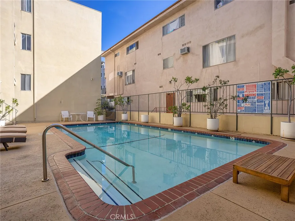 1410 S Bentley Avenue 103, Westwood Century City, California 90025 home-pic-32