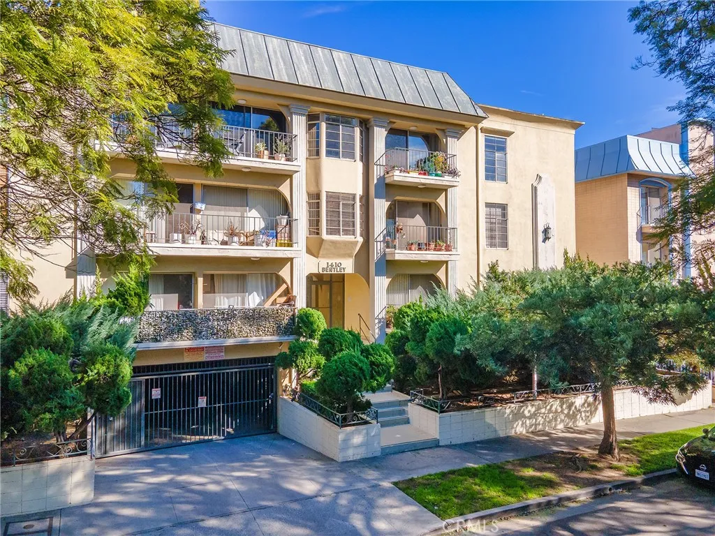 1410 S Bentley Avenue 103, Westwood Century City, California 90025 home-pic-35