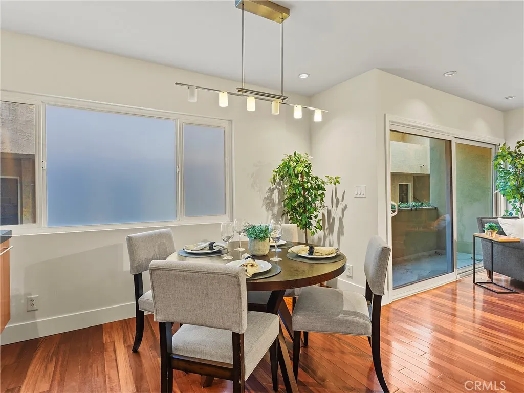 1410 S Bentley Avenue 103, Westwood Century City, California 90025 home-pic-11