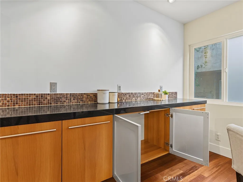 1410 S Bentley Avenue 103, Westwood Century City, California 90025 home-pic-12