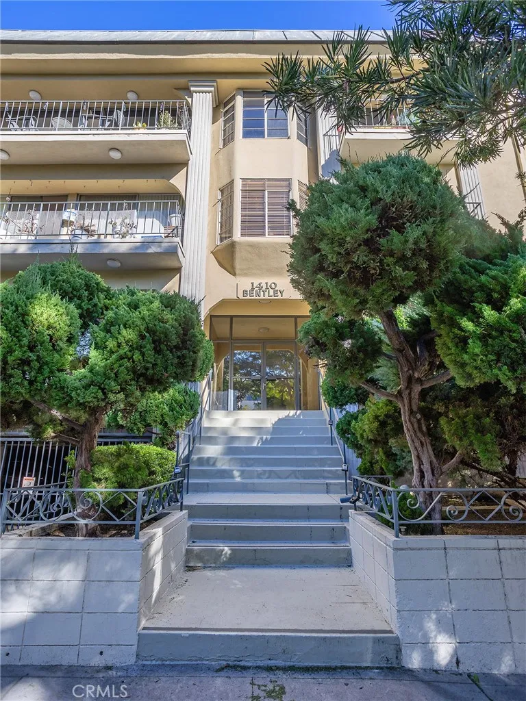 1410 S Bentley Avenue 103, Westwood Century City, California 90025 home-pic-2