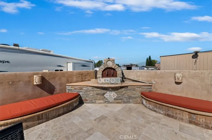 Outdoor Pizza Oven with additional seating