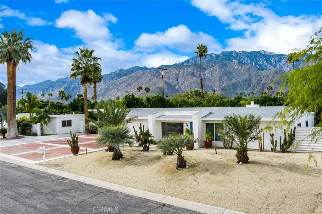 2303 N Magnolia, Palm Springs, California 92262 home-pic-2