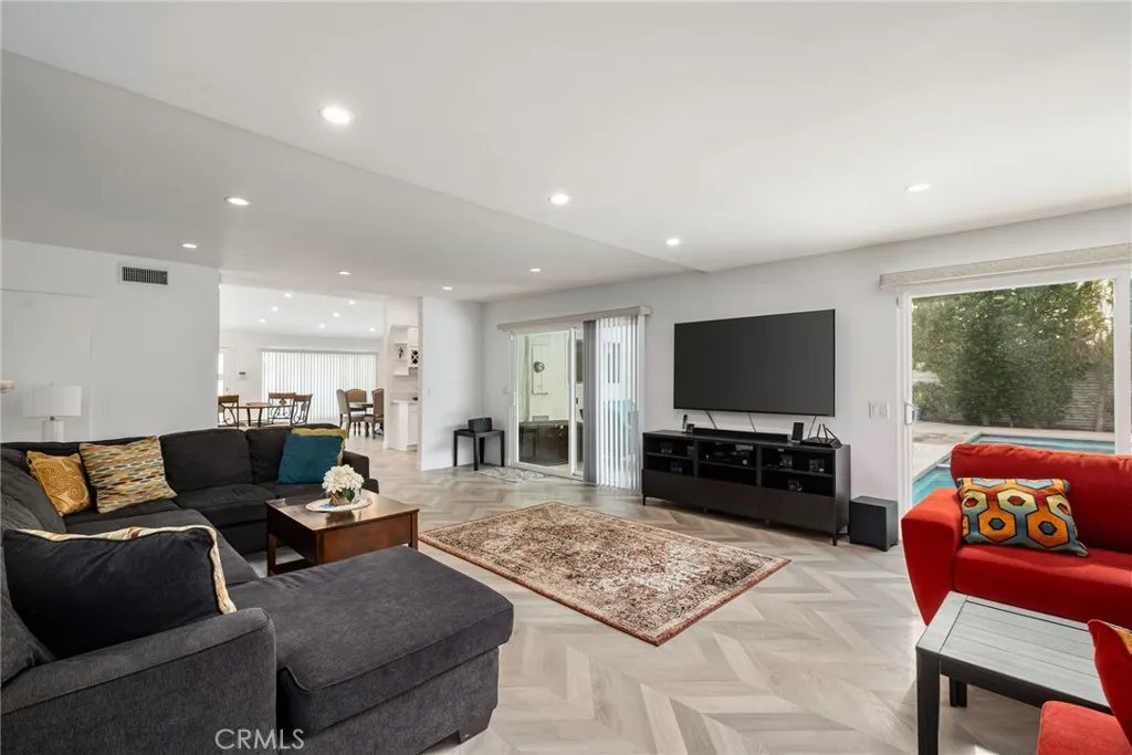 2303 N Magnolia, Palm Springs, California 92262 home-pic-25