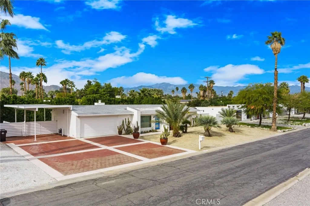 2303 N Magnolia, Palm Springs, California 92262 home-pic-3