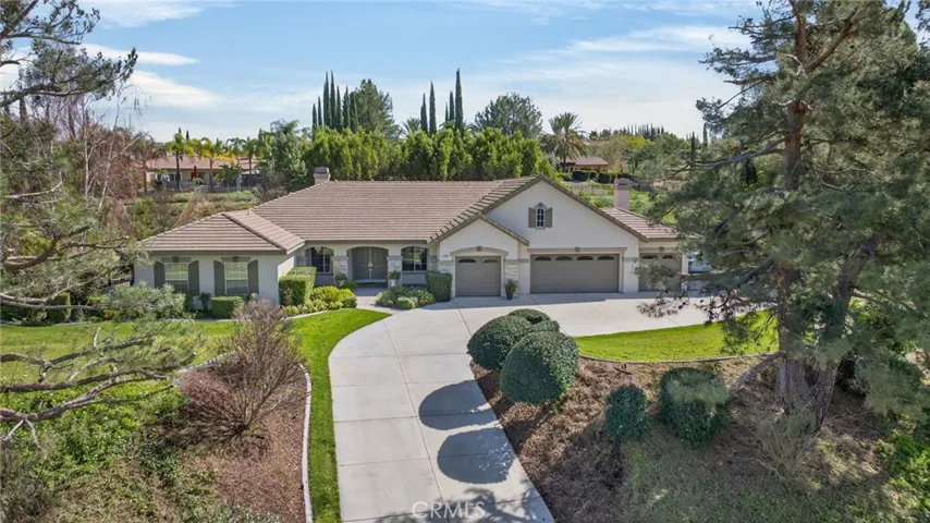 7470 Chateau Ridge Lane, Riverside, California 92506