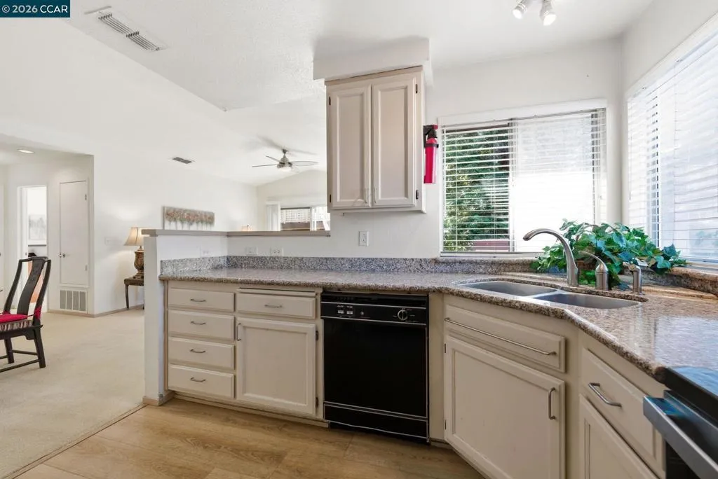 139 139 Tuscany Ct, Hercules, California 94547 home-pic-18