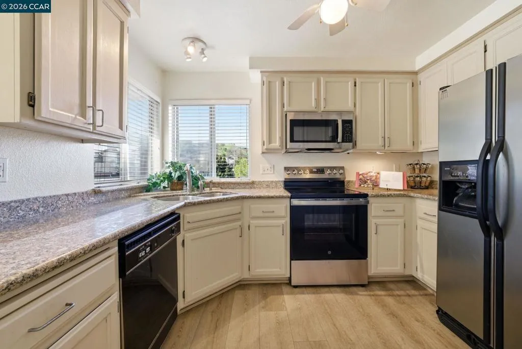 139 139 Tuscany Ct, Hercules, California 94547 home-pic-17