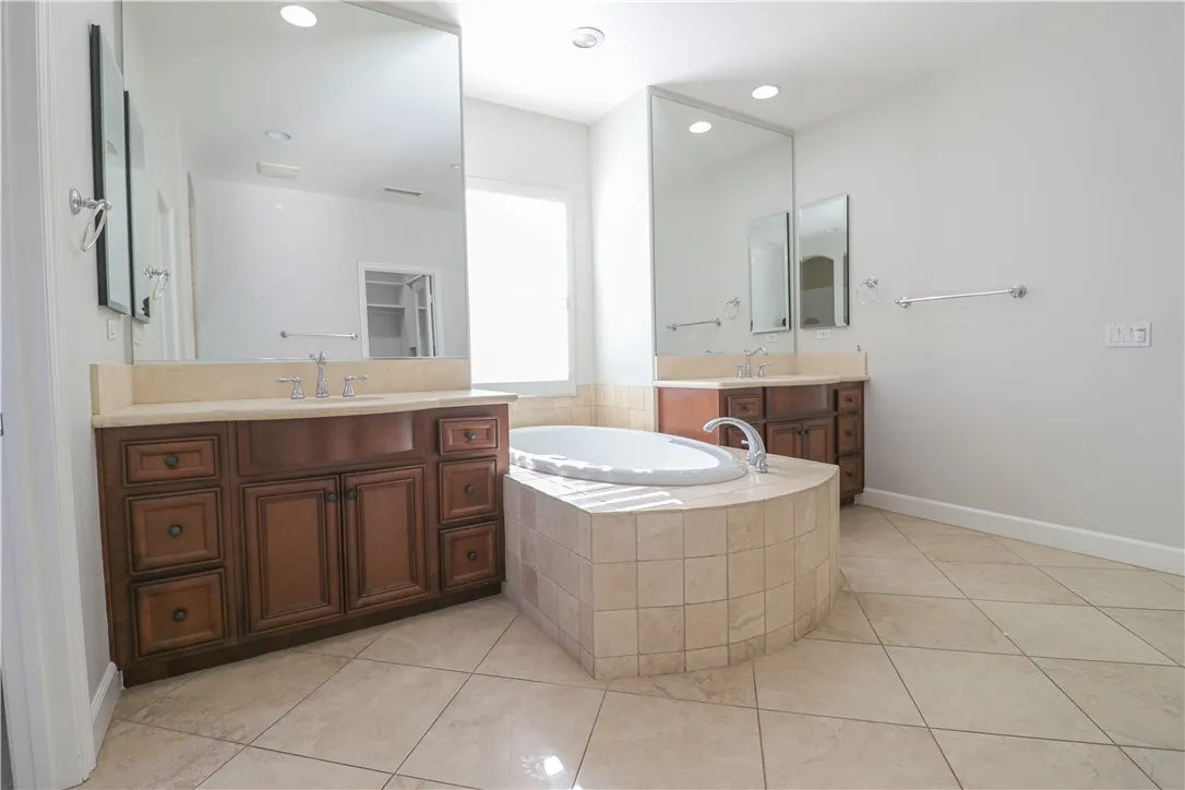 2850 N Stone Pine, Santa Ana, California 92706 home-pic-38