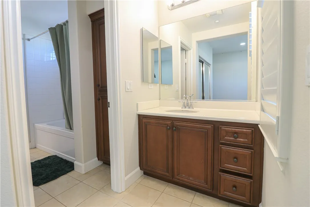 2850 N Stone Pine, Santa Ana, California 92706 home-pic-25