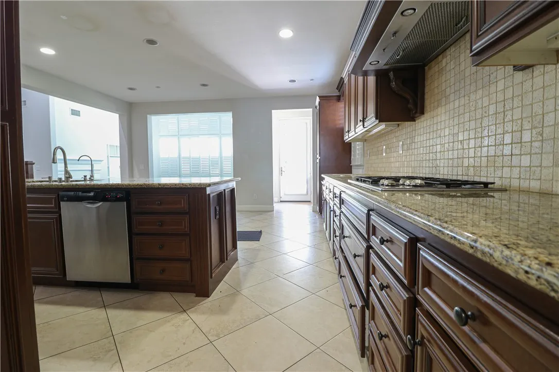2850 N Stone Pine, Santa Ana, California 92706 home-pic-11