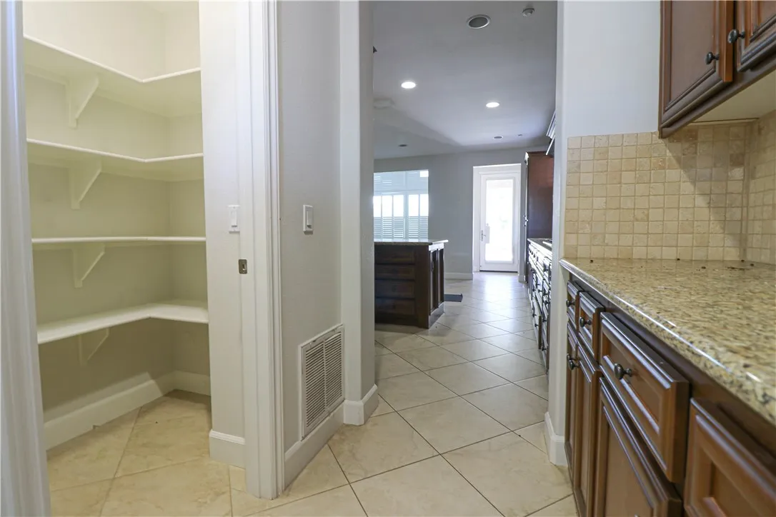2850 N Stone Pine, Santa Ana, California 92706 home-pic-12