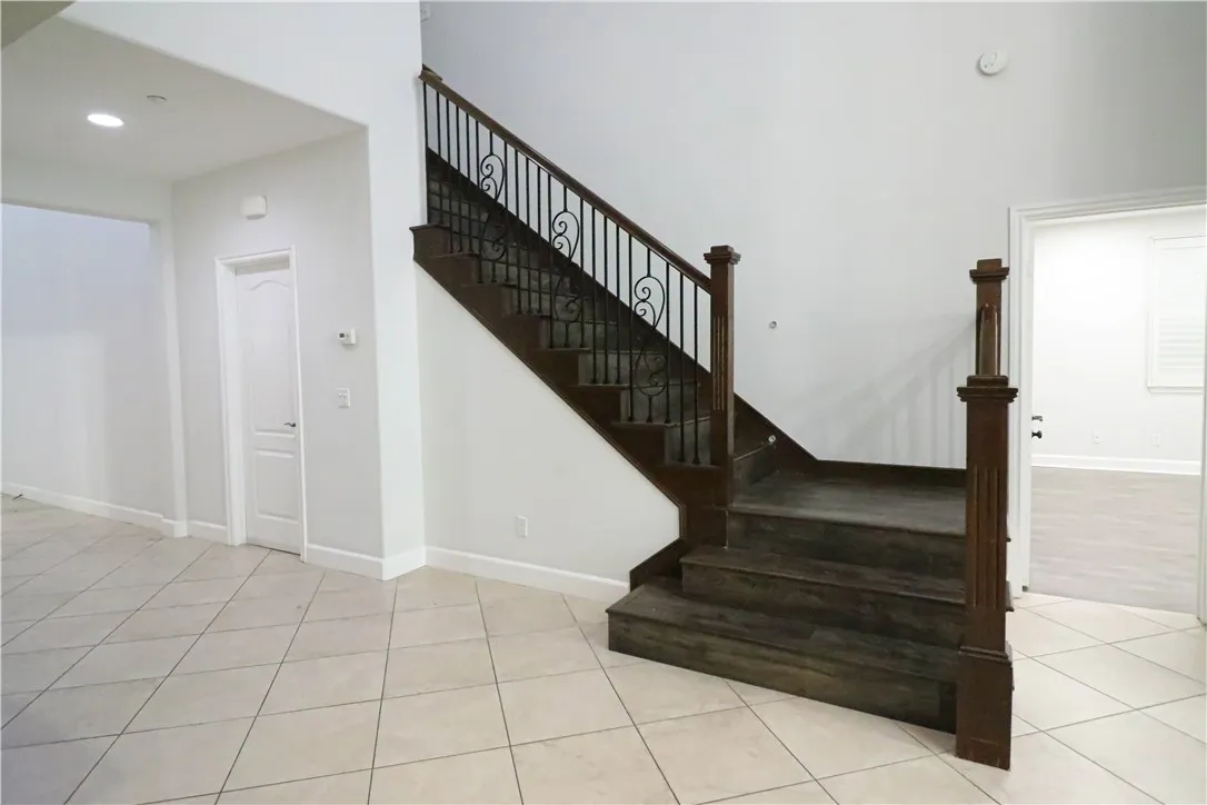 2850 N Stone Pine, Santa Ana, California 92706 home-pic-9