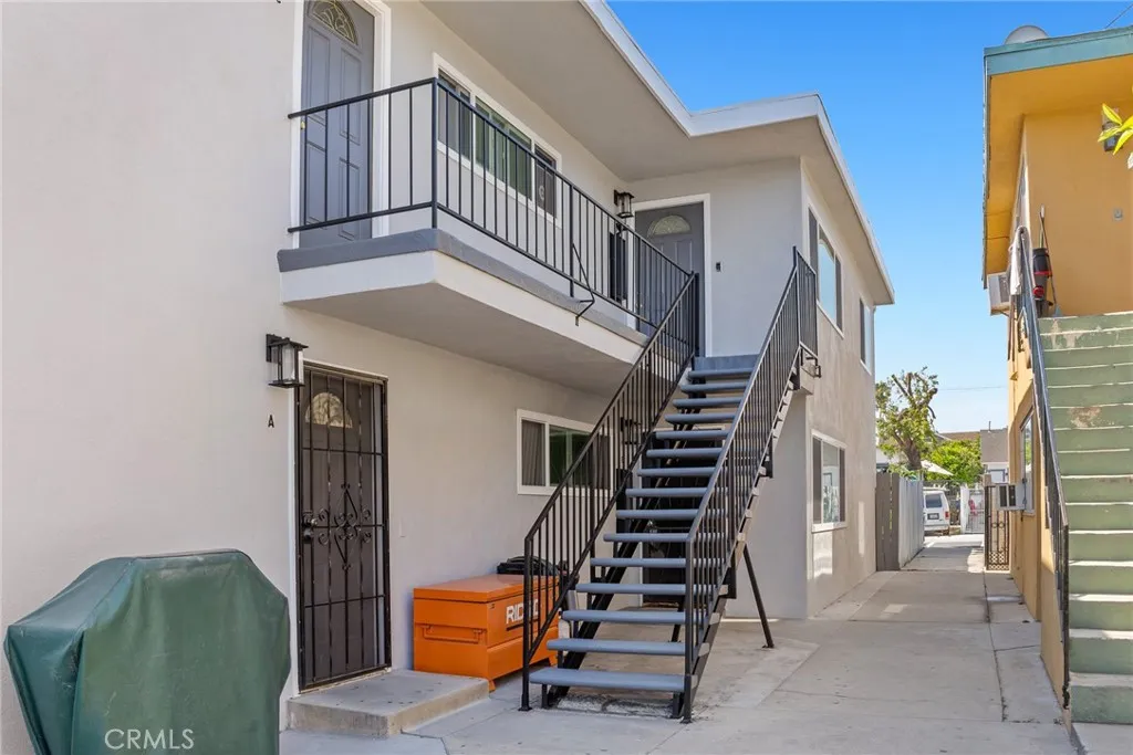 233 W Oliver Street, San Pedro, California 90731 home-pic-2