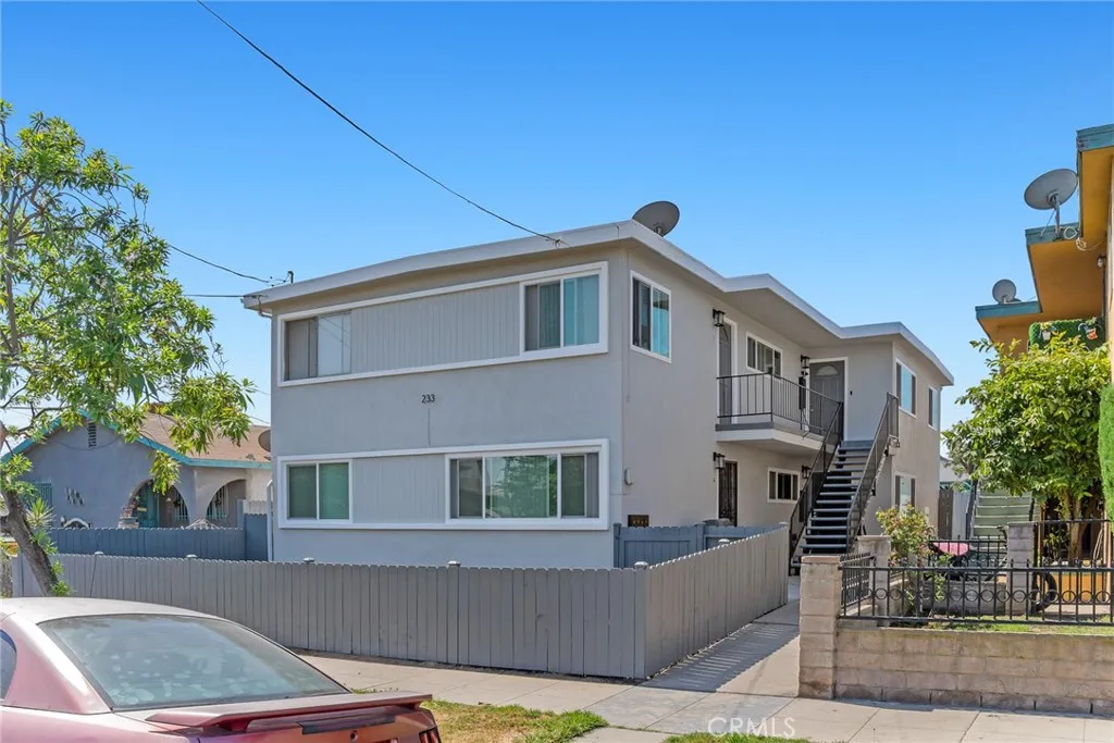 233 W Oliver Street, San Pedro, California 90731 home-pic-1