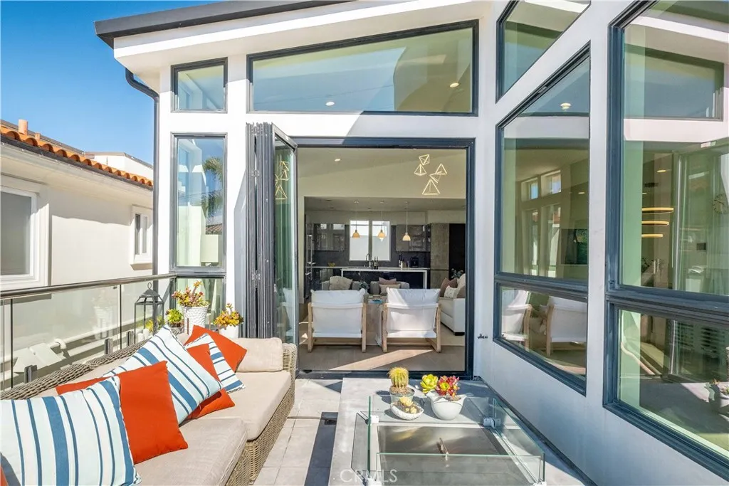 719 1st Place, Hermosa Beach, California 90254 home-pic-11