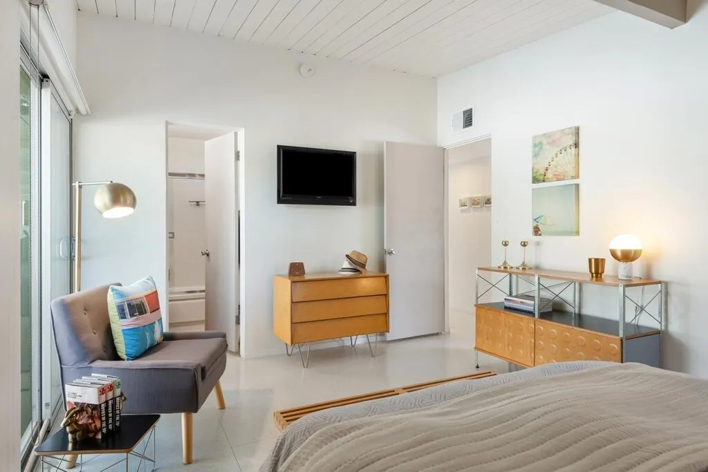 282 N Orchid Tree Lane, Palm Springs, California 92262 home-pic-18
