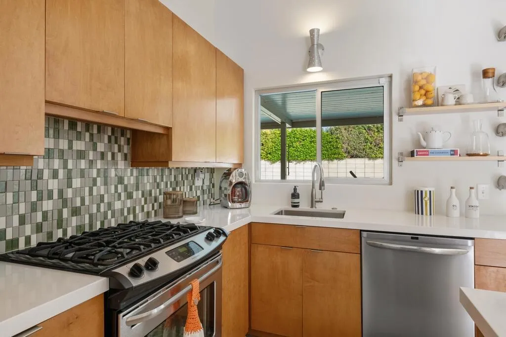 282 N Orchid Tree Lane, Palm Springs, California 92262 home-pic-14