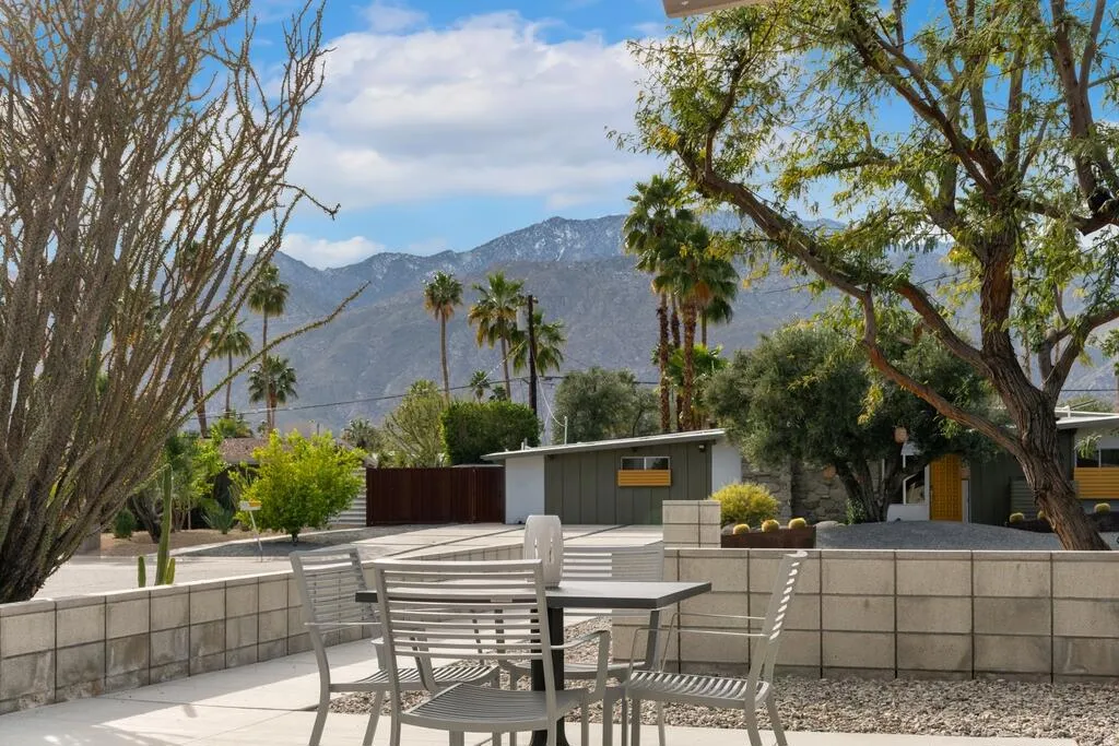 282 N Orchid Tree Lane, Palm Springs, California 92262 home-pic-4