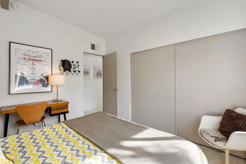 282 N Orchid Tree Lane, Palm Springs, California 92262 home-pic-25