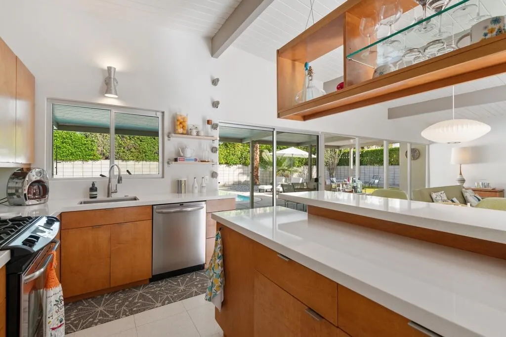 282 N Orchid Tree Lane, Palm Springs, California 92262 home-pic-15