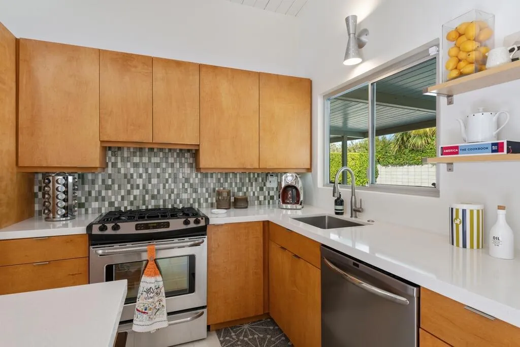 282 N Orchid Tree Lane, Palm Springs, California 92262 home-pic-13