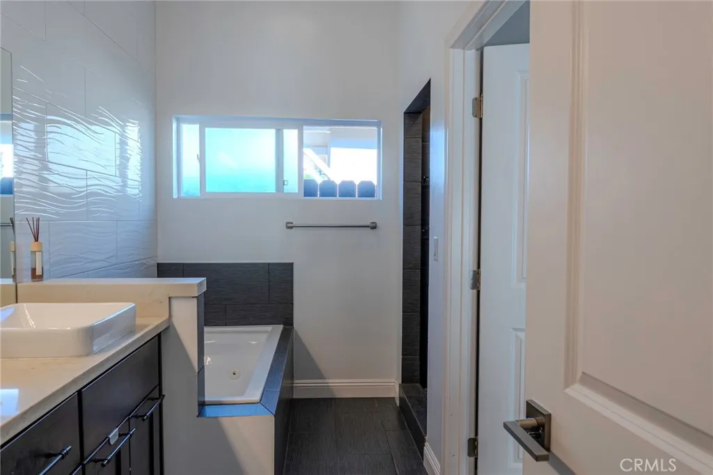6841 E Bacarro, Long Beach, California 90815 home-pic-48