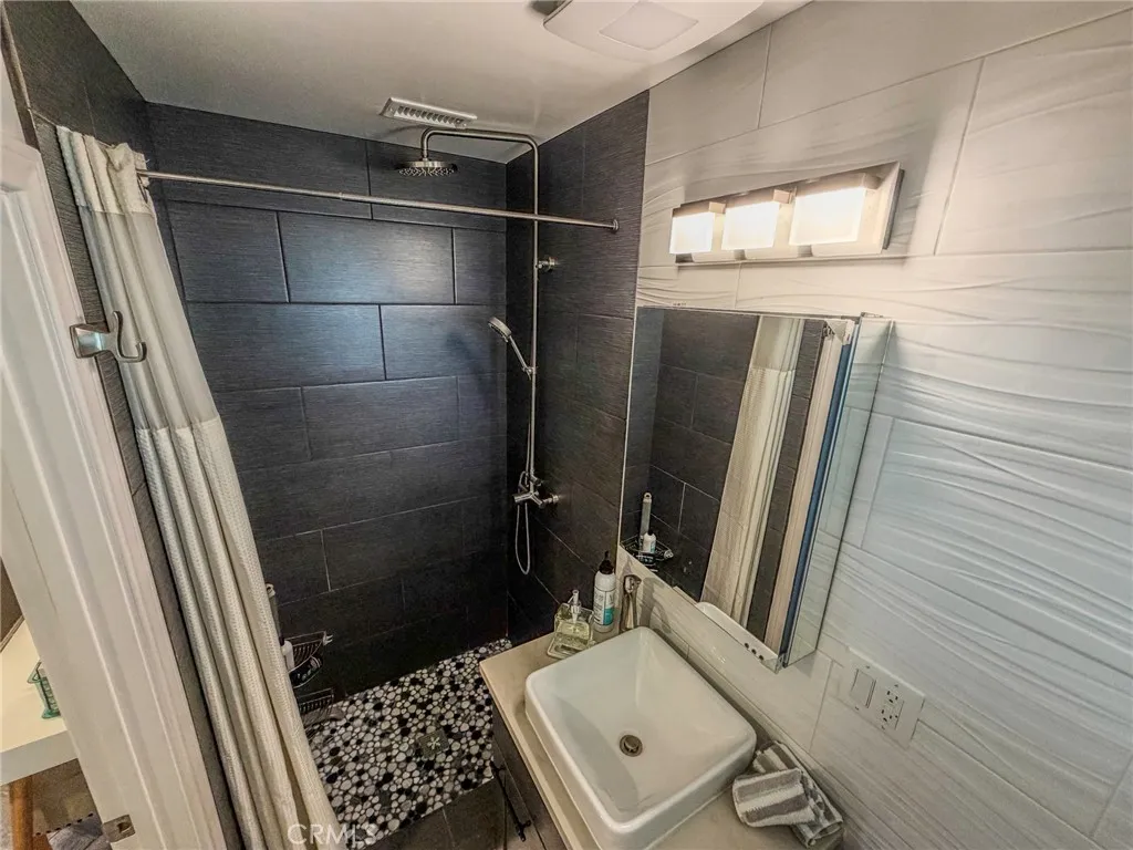 6841 E Bacarro, Long Beach, California 90815 home-pic-25