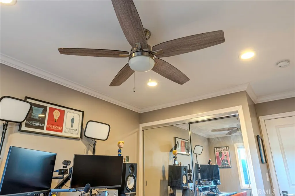 6841 E Bacarro, Long Beach, California 90815 home-pic-37