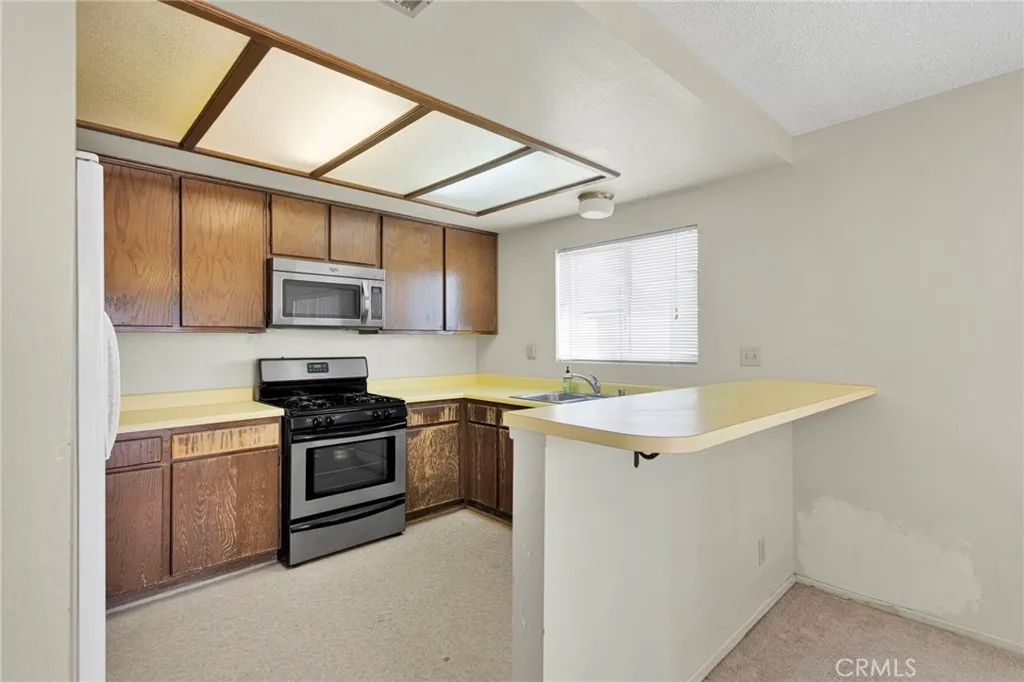 11591 Kiowa Road, Apple Valley, California 92308 home-pic-16