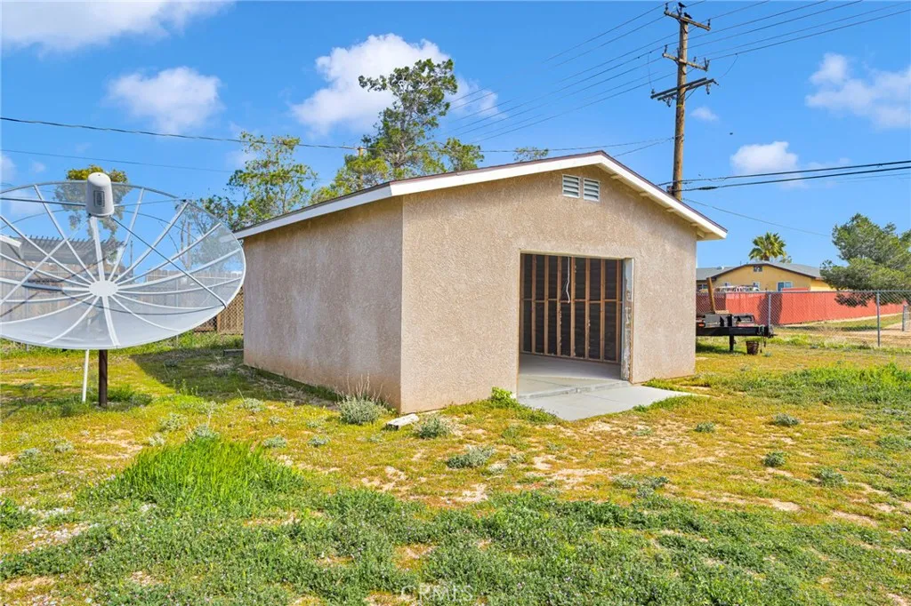 11591 Kiowa Road, Apple Valley, California 92308 home-pic-30