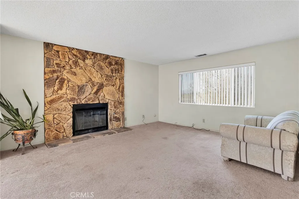 11591 Kiowa Road, Apple Valley, California 92308 home-pic-11