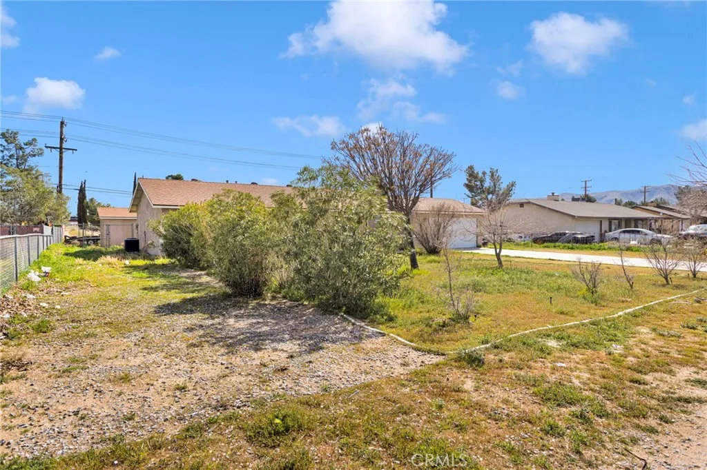 11591 Kiowa Road, Apple Valley, California 92308 home-pic-2