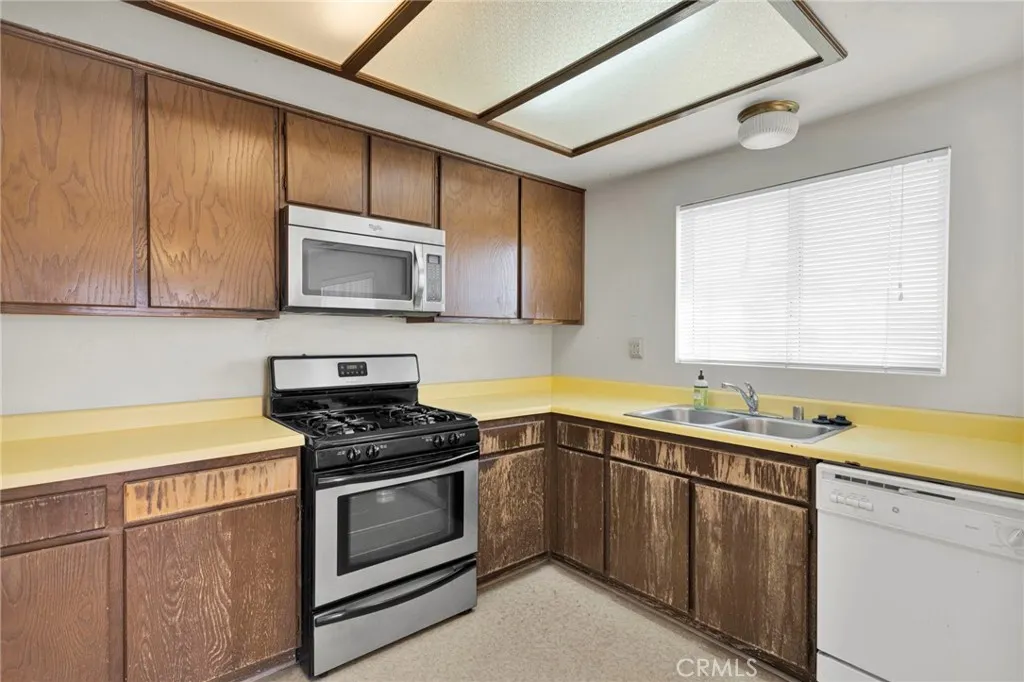 11591 Kiowa Road, Apple Valley, California 92308 home-pic-17