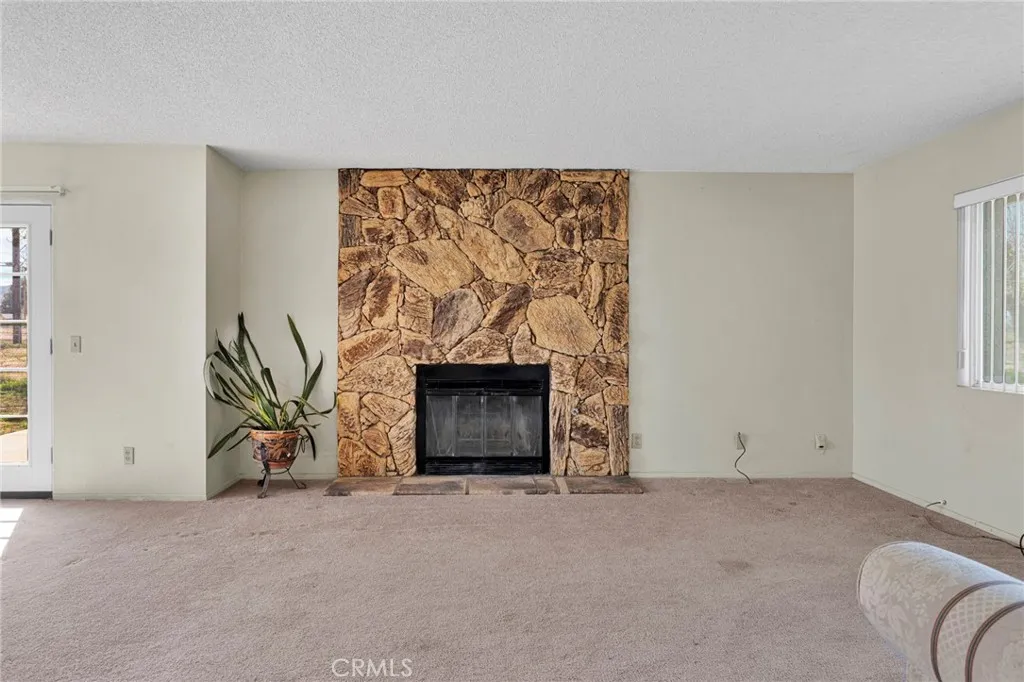 11591 Kiowa Road, Apple Valley, California 92308 home-pic-10
