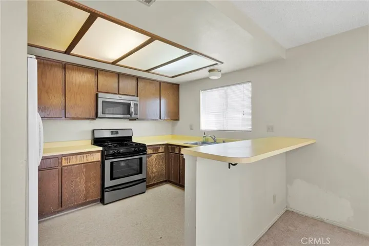 11591 Kiowa Road, Apple Valley, California 92308