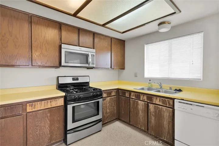 11591 Kiowa Road, Apple Valley, California 92308