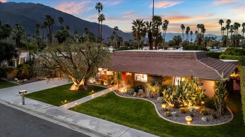 1606 E Via Estrella, Palm Springs, California 92264 home-pic-1