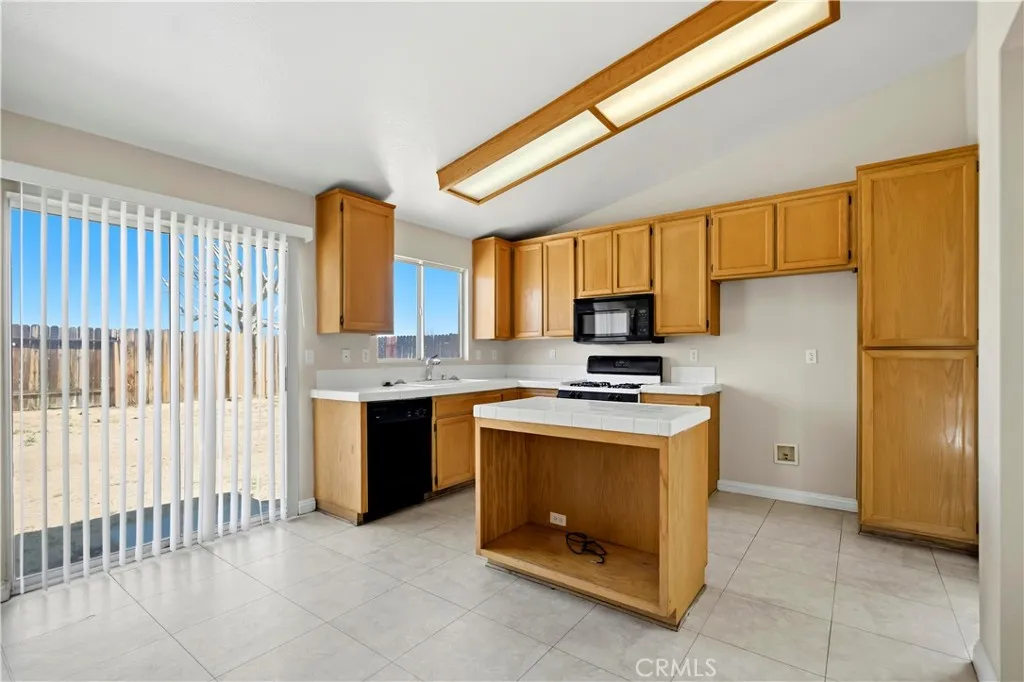13041 Stanford Drive, Victorville, California 92392 home-pic-17