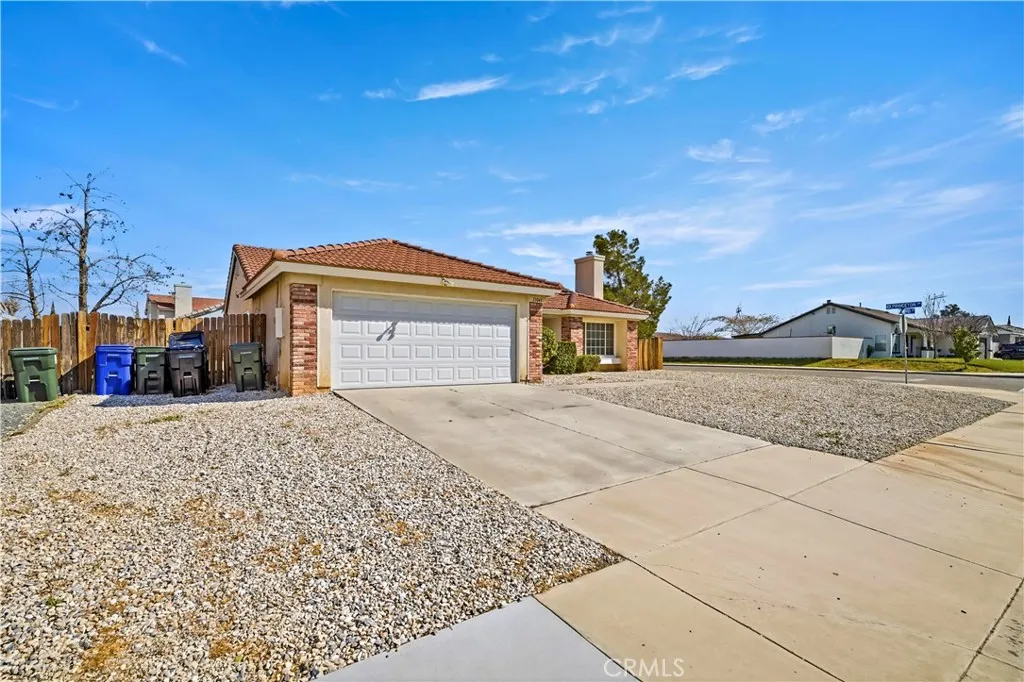 13041 Stanford Drive, Victorville, California 92392 home-pic-3