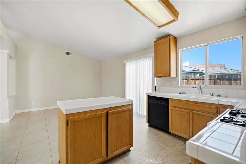13041 Stanford Drive, Victorville, California 92392 home-pic-20