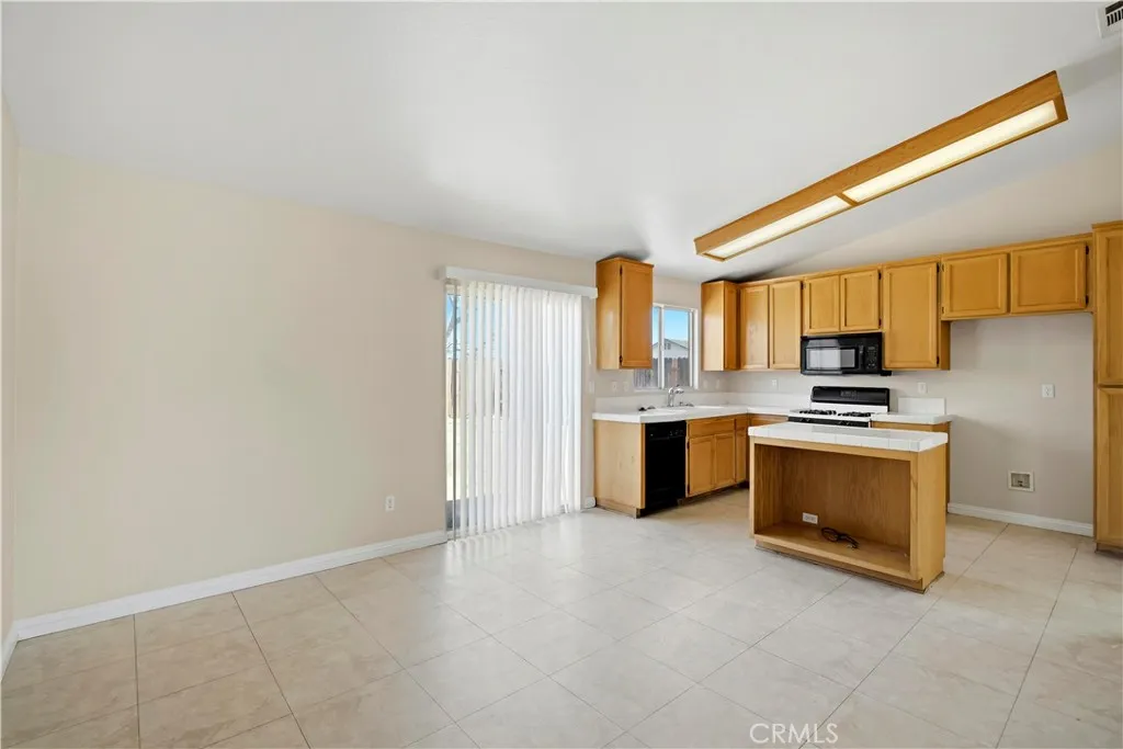 13041 Stanford Drive, Victorville, California 92392 home-pic-16