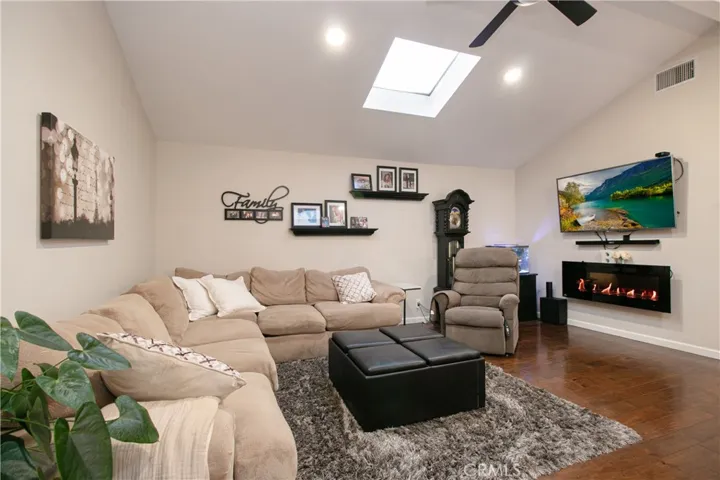 19501 Vintage Street, Northridge, California 91324