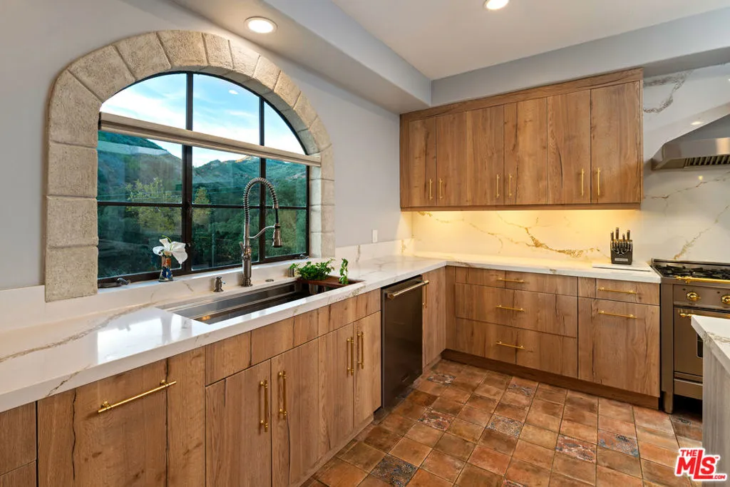 503 Vera Canyon Drive, Malibu, California 90265 home-pic-6