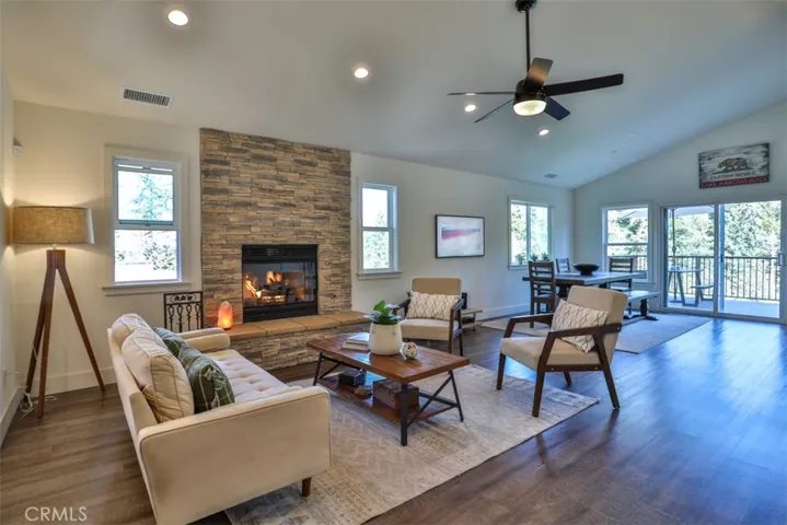 28622 Shenandoah Drive, Lake Arrowhead, California 92352