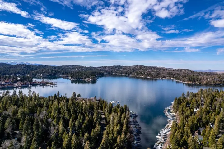 28622 Shenandoah Drive, Lake Arrowhead, California 92352